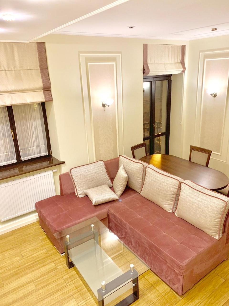 Two-Bedroom On Lesi Ukrainky ลวีฟ ภายนอก รูปภาพ