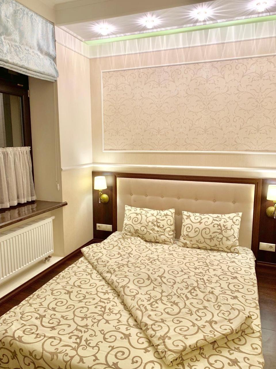 Two-Bedroom On Lesi Ukrainky ลวีฟ ภายนอก รูปภาพ